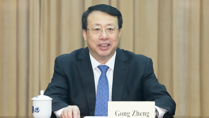 上海市市长龚正今天与美国路博迈集团董事长兼首席执行官乔治沃克举行