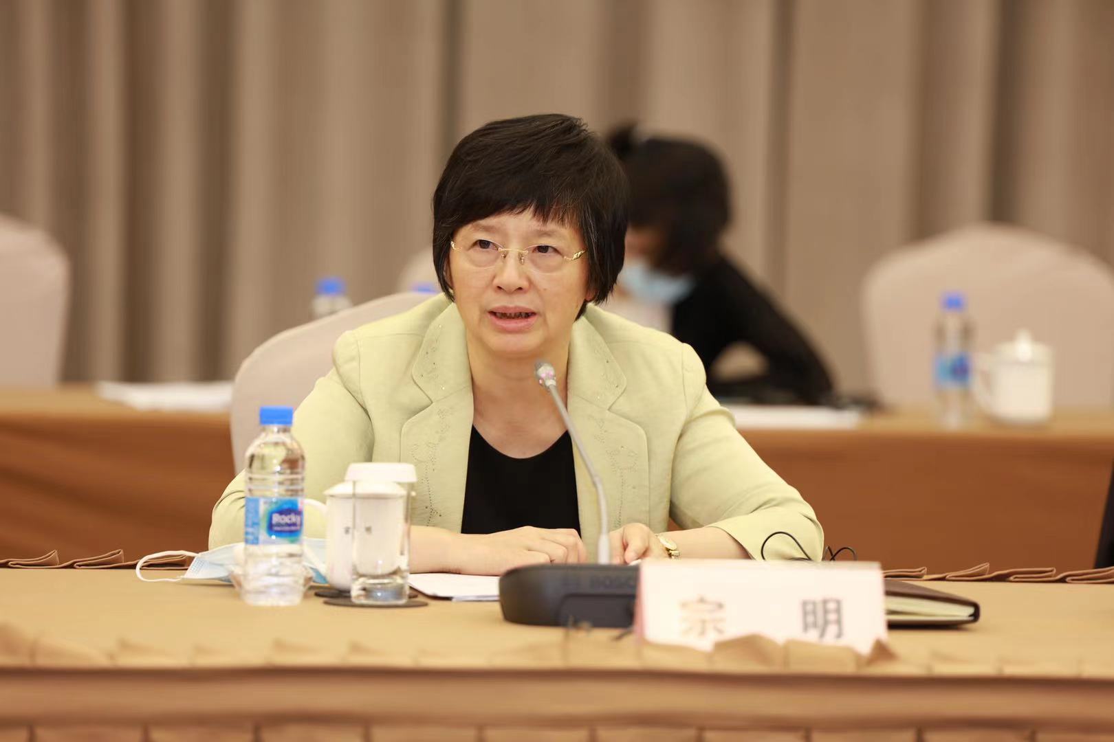 宗明召开意大利企业专场圆桌会议