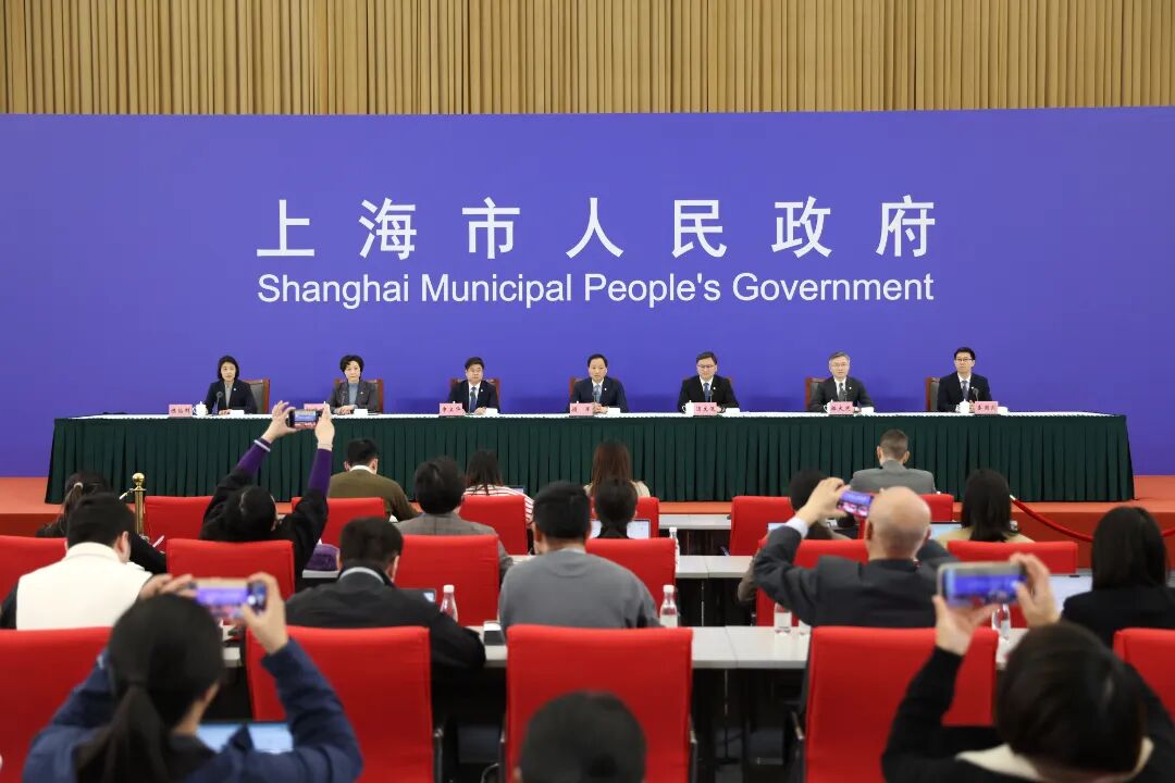 上海市人民政府主题记者会举行，市商务委负责人答记者问